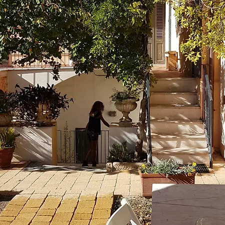 La Stazione & Garden ベッド・アンド・ブレックファスト サッサリ